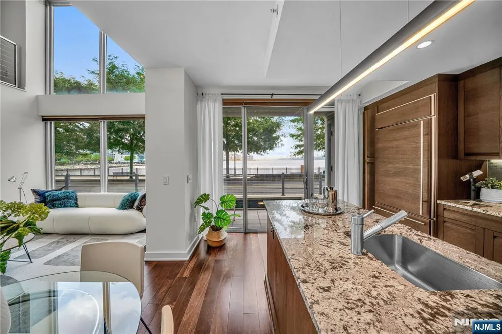 1000 Ave At Port Imperial 102 Weehawken, NJ 07086