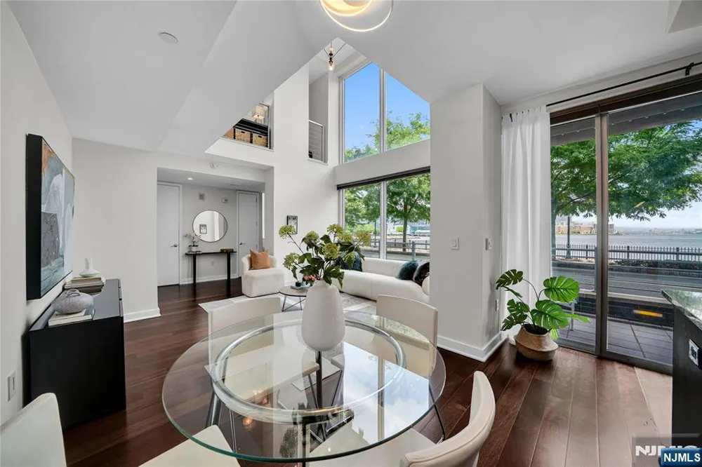 1000 Ave At Port Imperial 102 Weehawken, NJ 07086