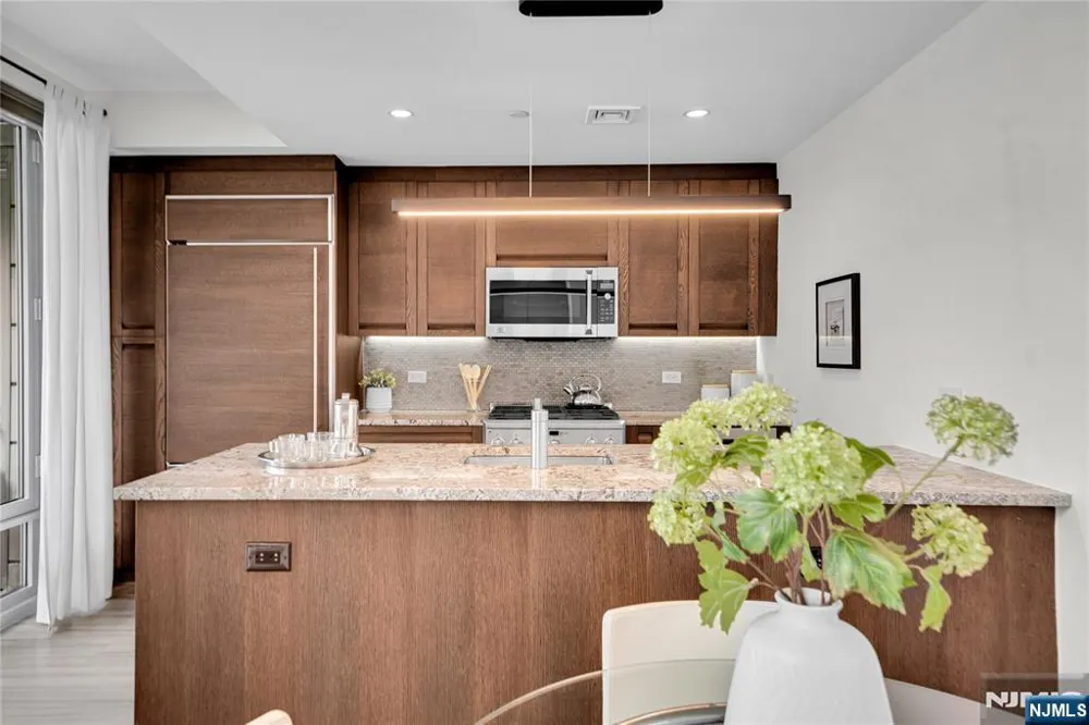 1000 Ave At Port Imperial 102 Weehawken, NJ 07086