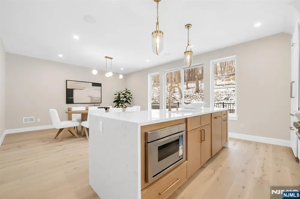 188 Broadway 8 Woodcliff Lake, NJ 07677