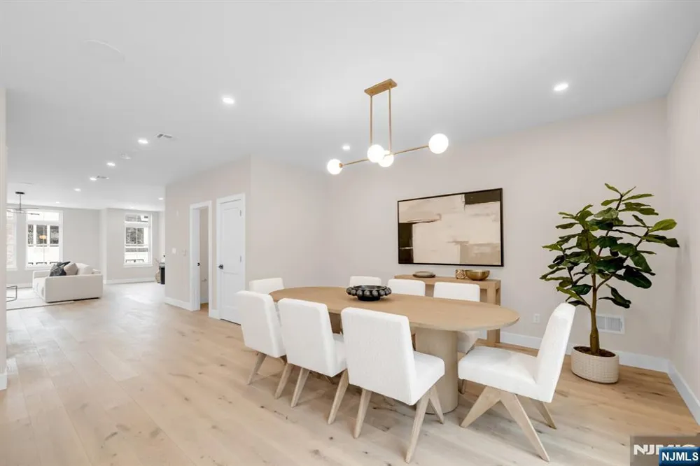 188 Broadway 8 Woodcliff Lake, NJ 07677