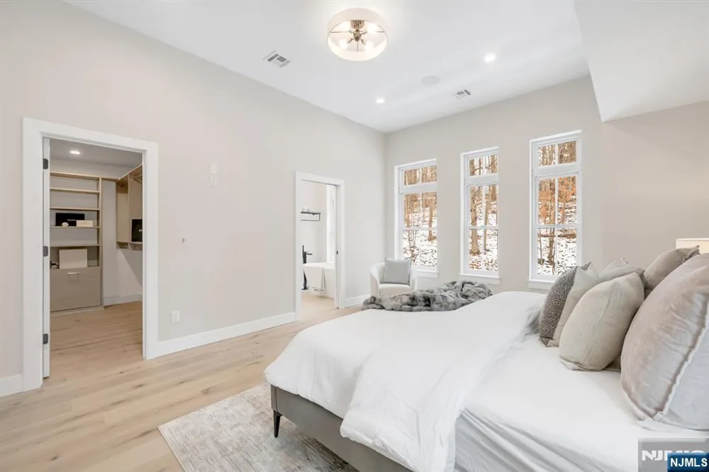 188 Broadway 8 Woodcliff Lake, NJ 07677