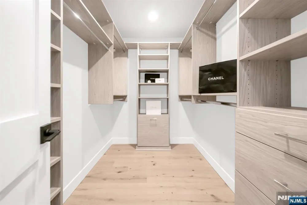 188 Broadway 8 Woodcliff Lake, NJ 07677