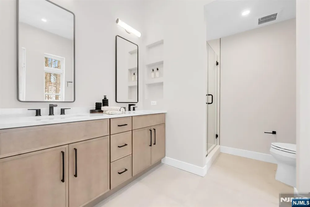 188 Broadway 8 Woodcliff Lake, NJ 07677