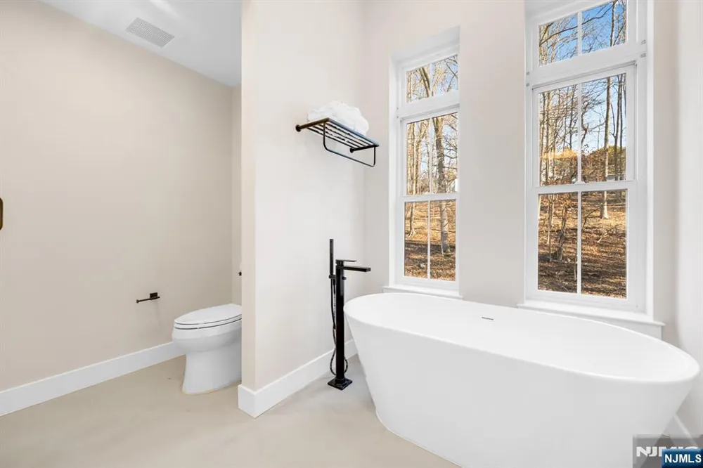 188 Broadway 8 Woodcliff Lake, NJ 07677