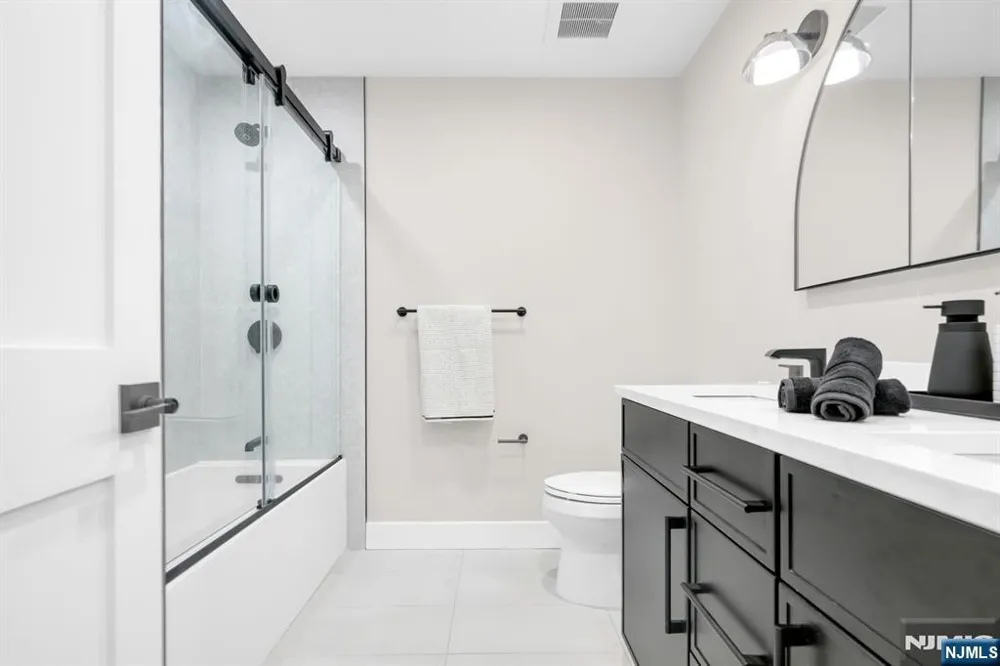 188 Broadway 8 Woodcliff Lake, NJ 07677