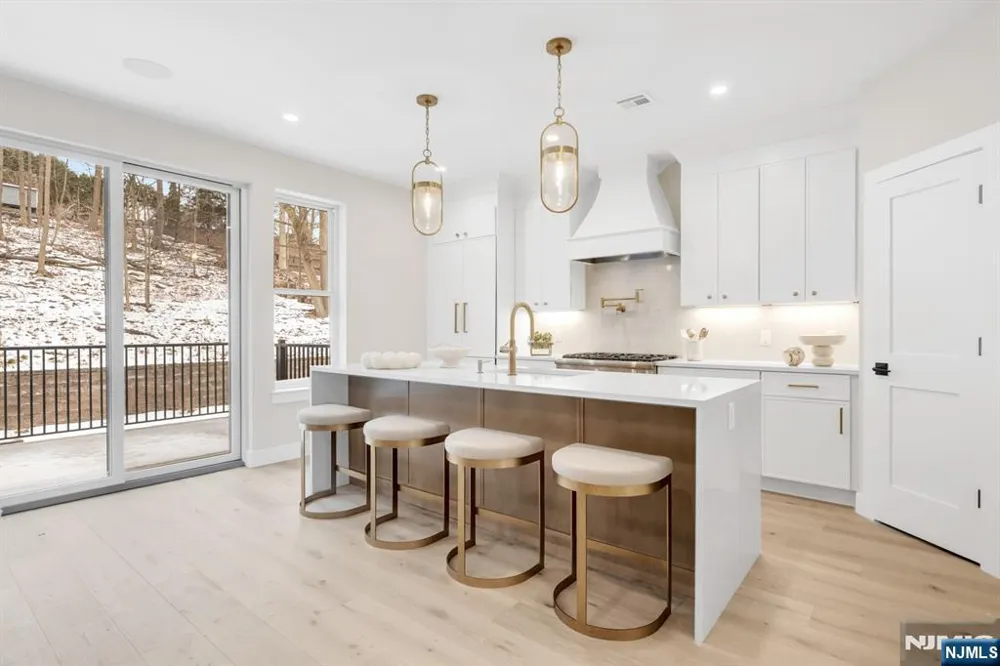 188 Broadway 8 Woodcliff Lake, NJ 07677