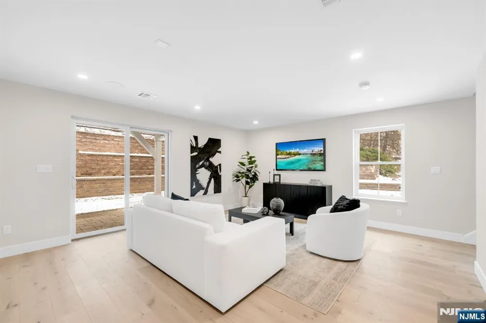 188 Broadway 8 Woodcliff Lake, NJ 07677