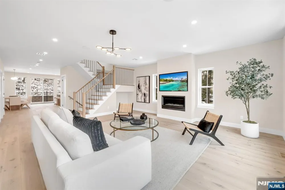 188 Broadway 8 Woodcliff Lake, NJ 07677