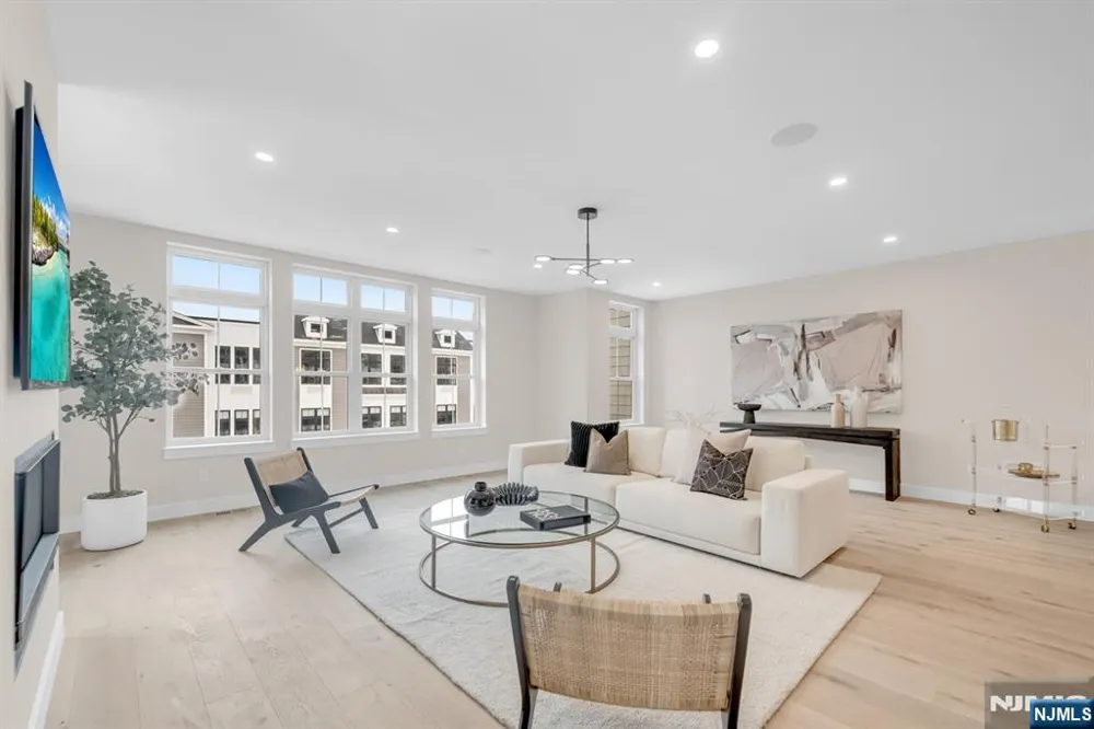 188 Broadway 8 Woodcliff Lake, NJ 07677