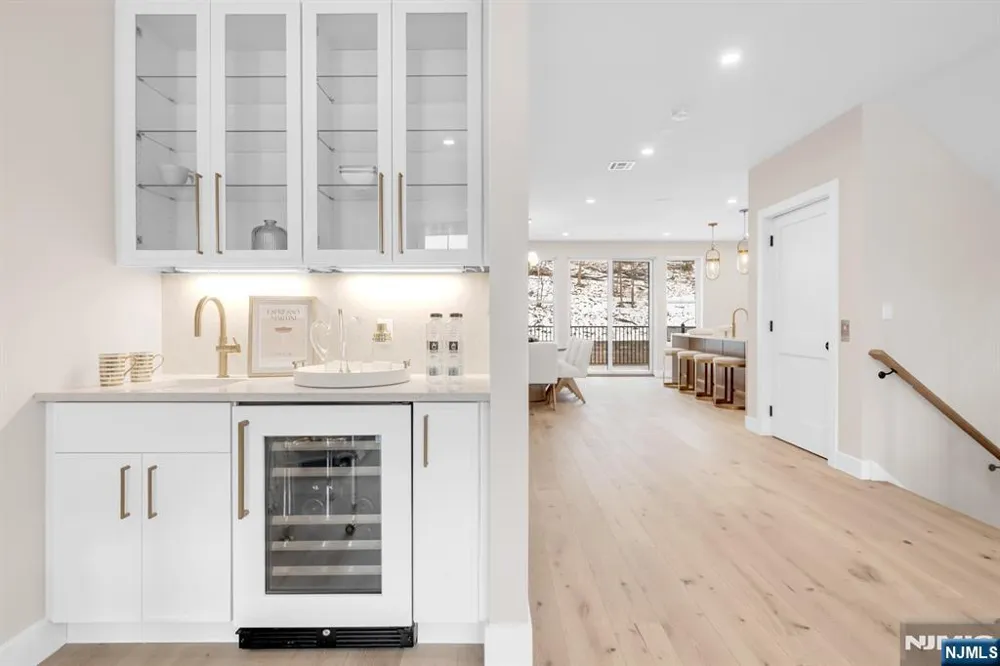 188 Broadway 8 Woodcliff Lake, NJ 07677