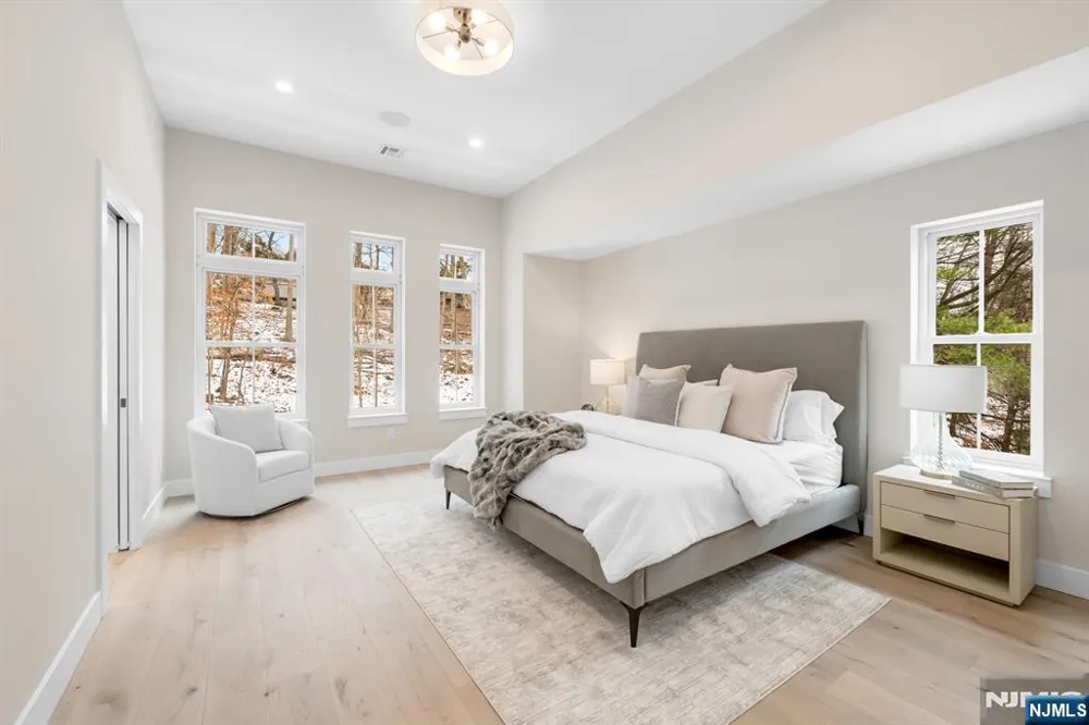 188 Broadway 4 Woodcliff Lake, NJ 07677