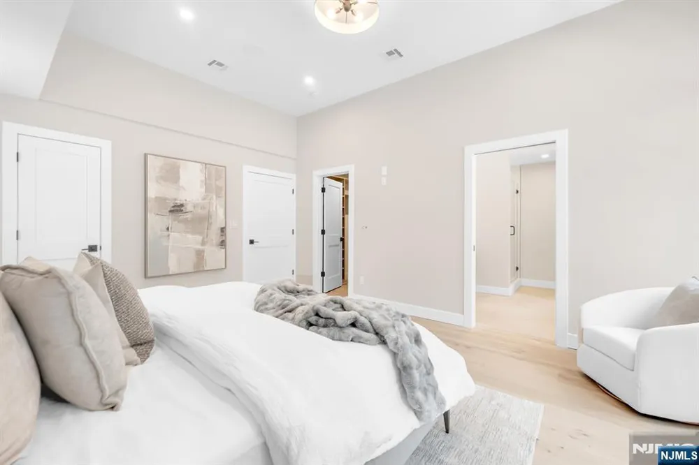 188 Broadway 4 Woodcliff Lake, NJ 07677