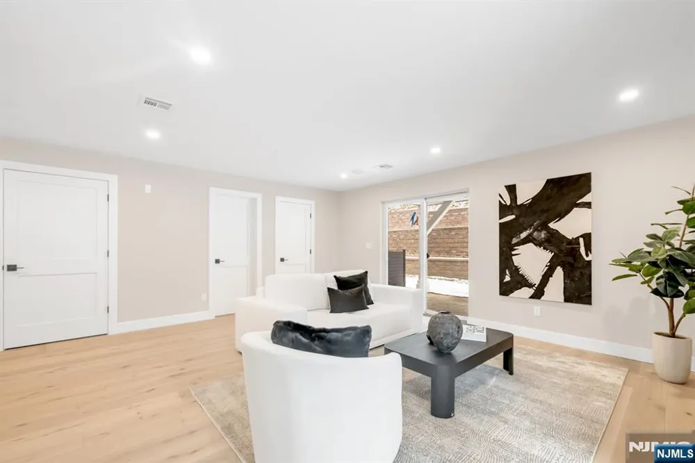 188 Broadway 4 Woodcliff Lake, NJ 07677