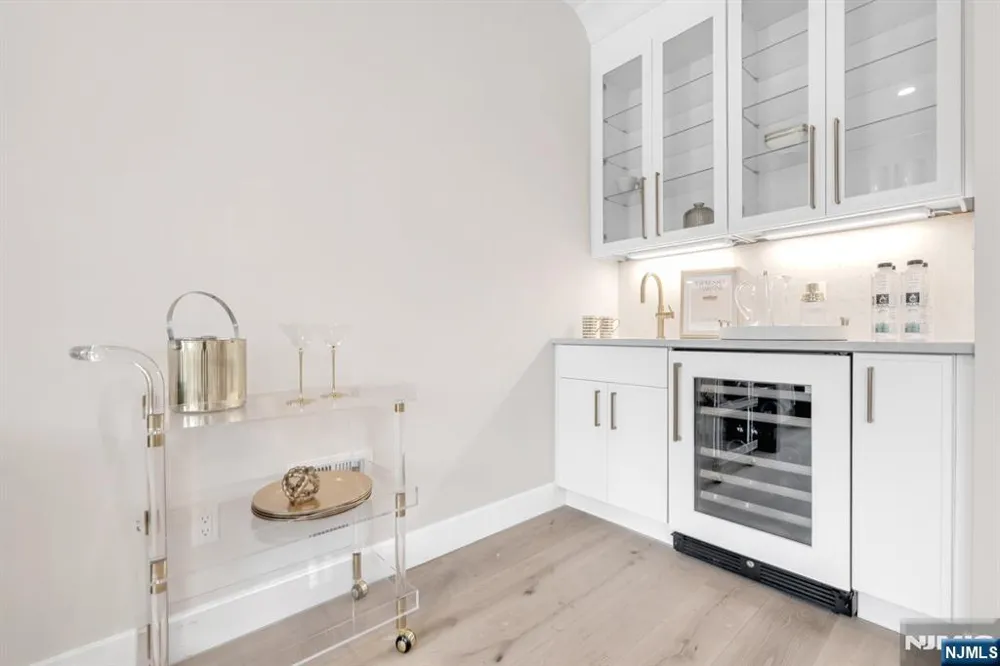 188 Broadway 4 Woodcliff Lake, NJ 07677
