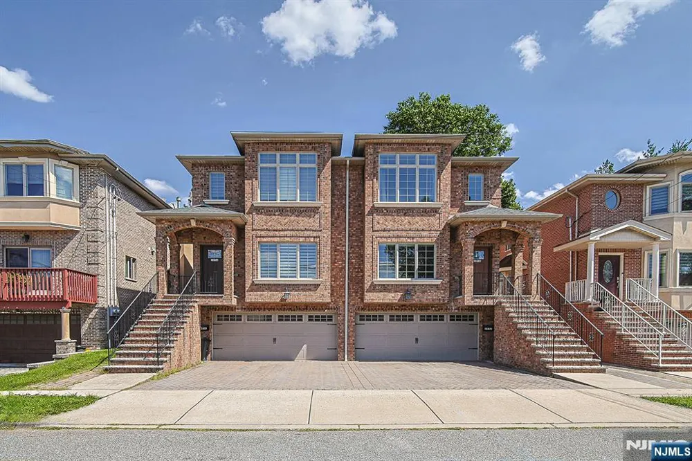 305 E Harriet Avenue B Palisades Park, NJ 07650