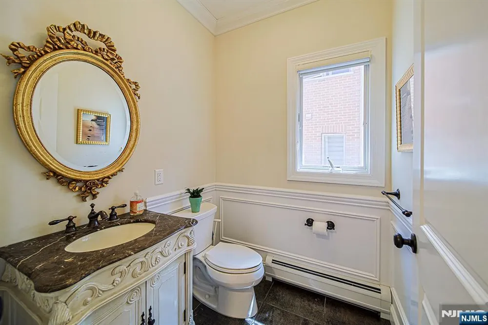 305 E Harriet Avenue B Palisades Park, NJ 07650