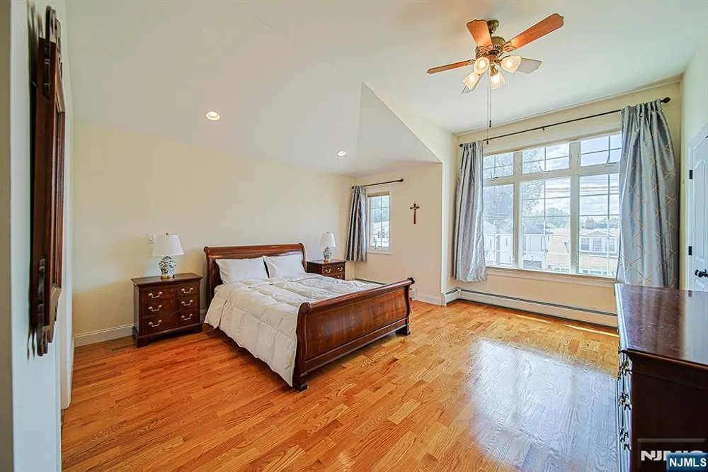 305 E Harriet Avenue B Palisades Park, NJ 07650