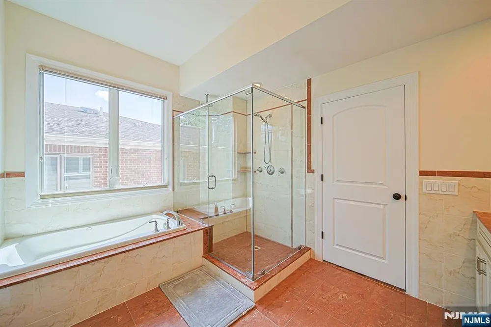 305 E Harriet Avenue B Palisades Park, NJ 07650