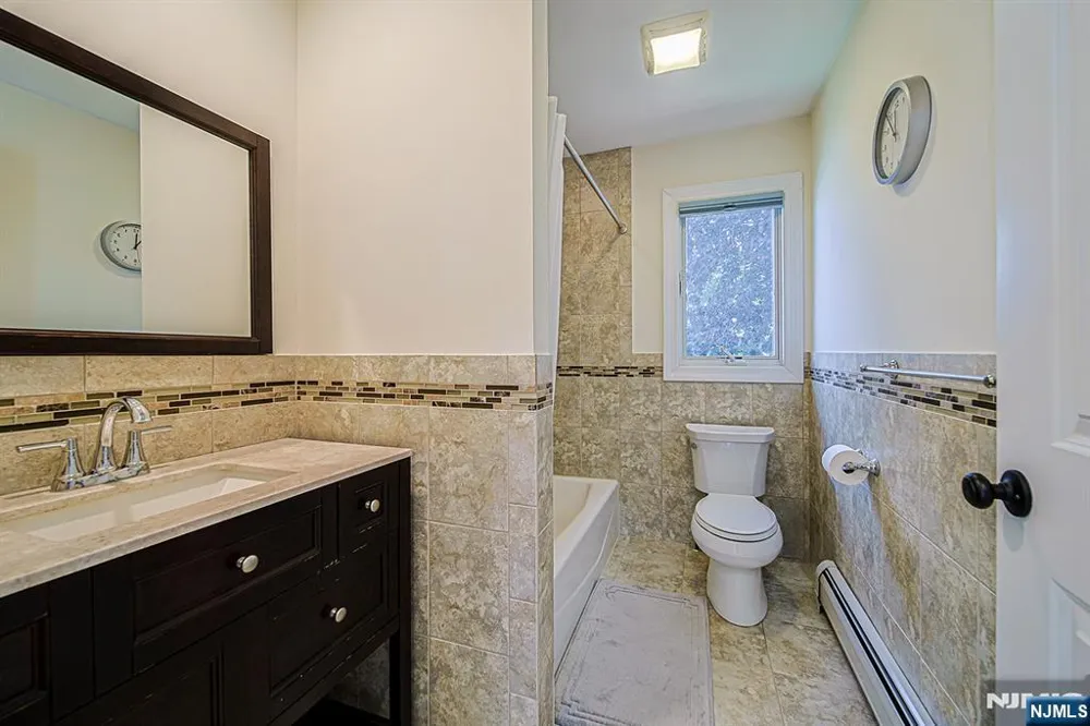 305 E Harriet Avenue B Palisades Park, NJ 07650