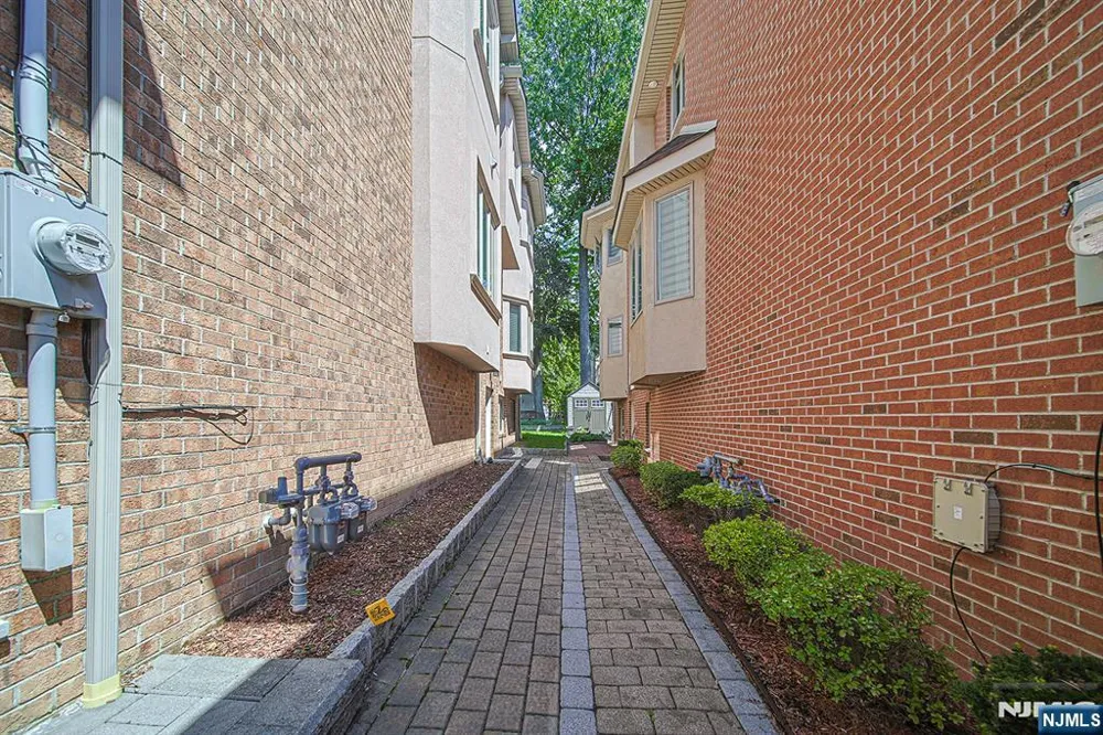 305 E Harriet Avenue B Palisades Park, NJ 07650