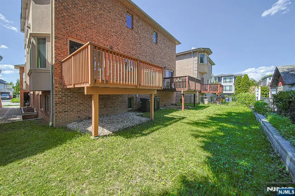 305 E Harriet Avenue B Palisades Park, NJ 07650