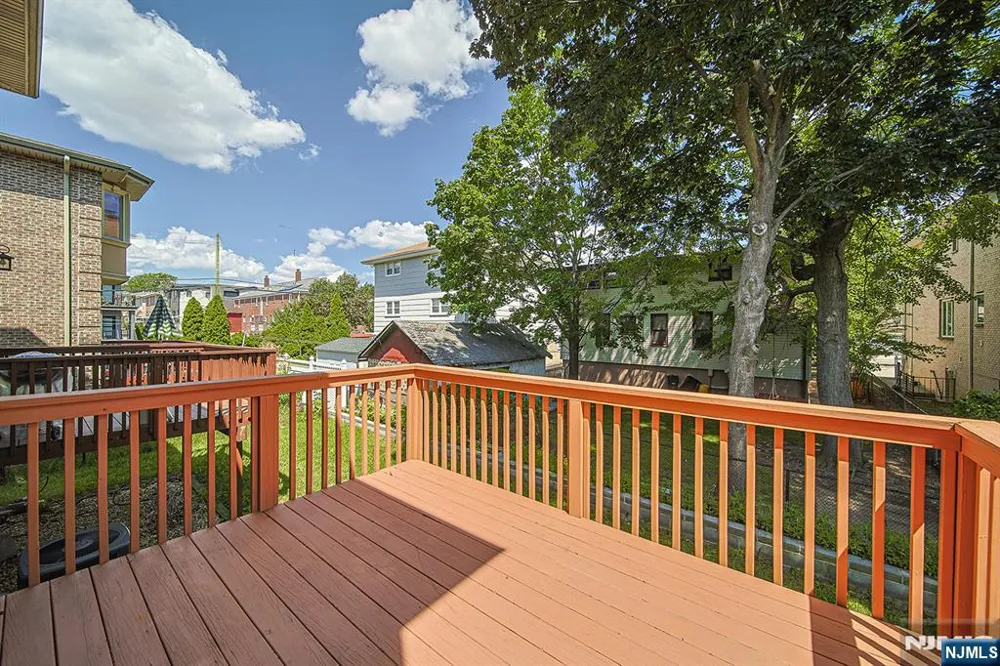 305 E Harriet Avenue B Palisades Park, NJ 07650