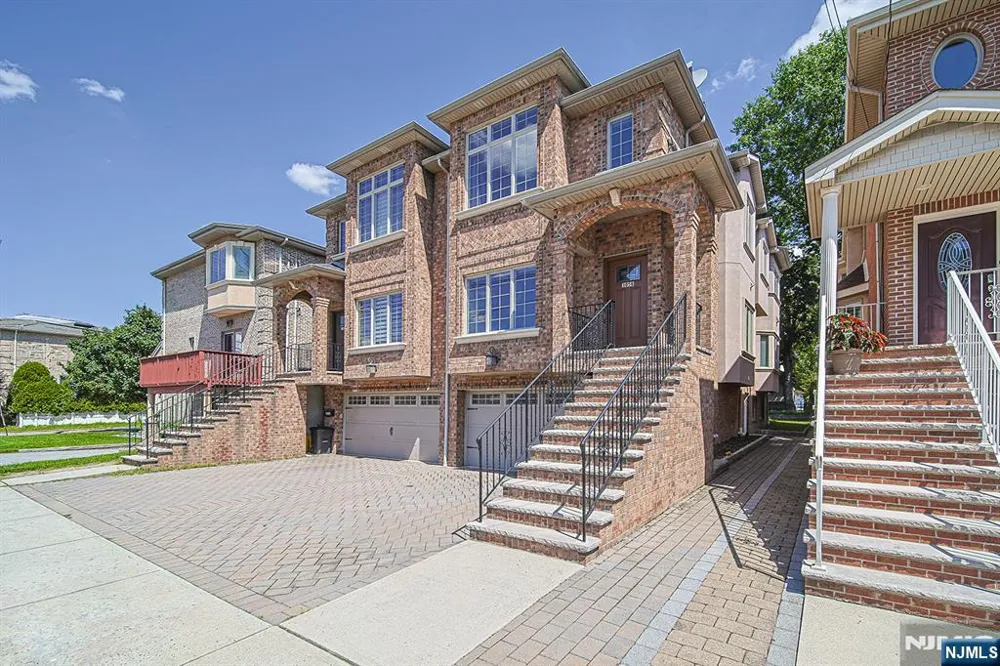 305 E Harriet Avenue B Palisades Park, NJ 07650