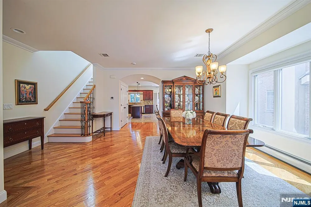 305 E Harriet Avenue B Palisades Park, NJ 07650