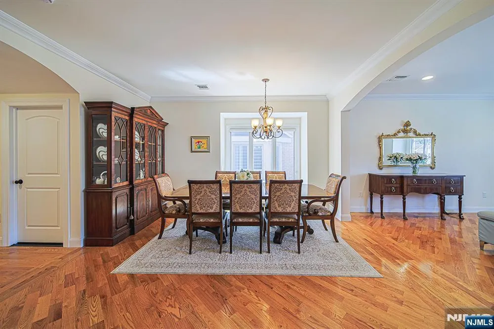 305 E Harriet Avenue B Palisades Park, NJ 07650