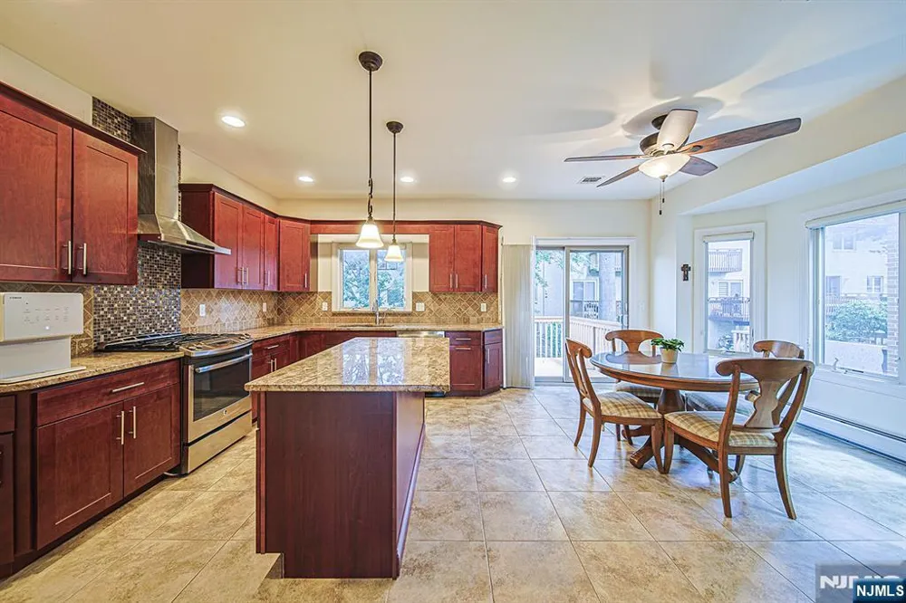 305 E Harriet Avenue B Palisades Park, NJ 07650
