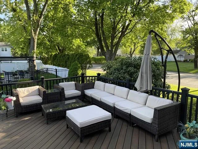 11 Benjamin Place Pequannock Township, NJ 07440