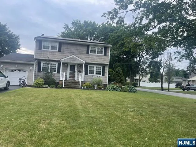 11 Benjamin Place Pequannock Township, NJ 07440