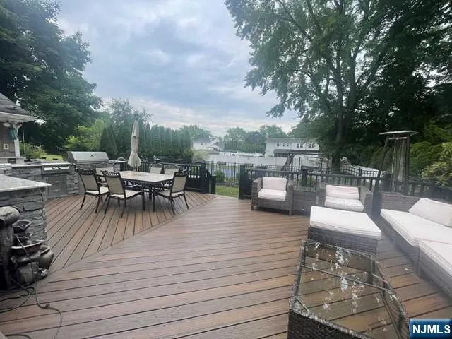 11 Benjamin Place Pequannock Township, NJ 07440