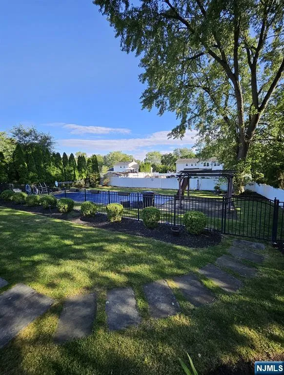 11 Benjamin Place Pequannock Township, NJ 07440