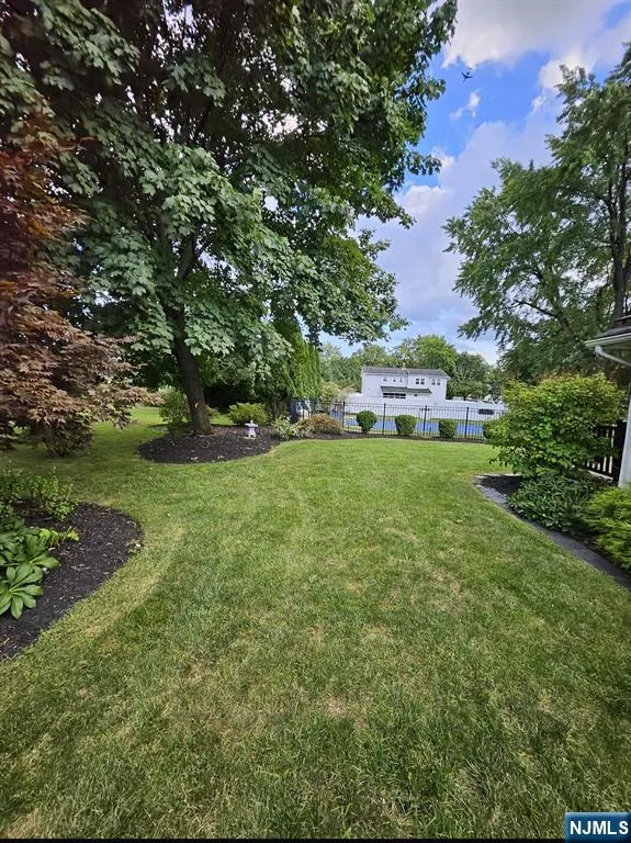 11 Benjamin Place Pequannock Township, NJ 07440