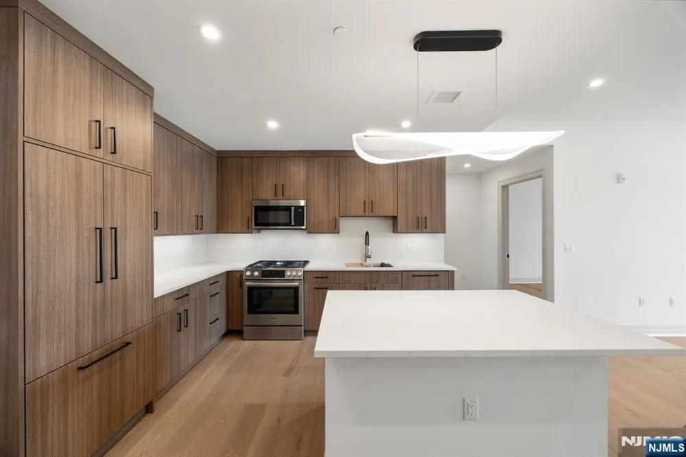 921 Madison Street 508 Hoboken, NJ 07030