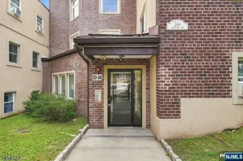 232 Shephard Avenue B6