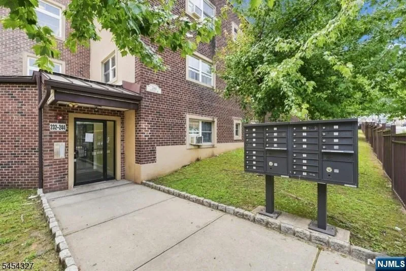 232 Shephard Avenue B6 Newark, NJ 07112