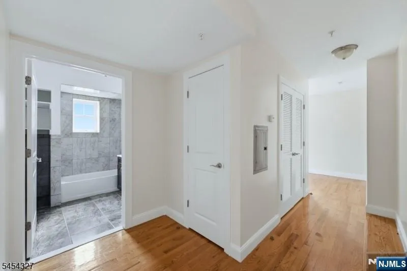 232 Shephard Avenue B6 Newark, NJ 07112