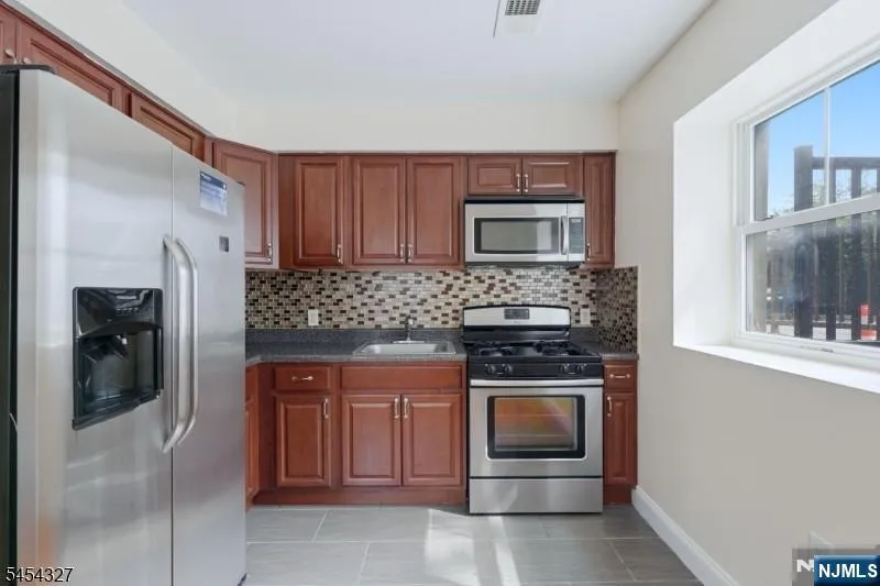 232 Shephard Avenue B6 Newark, NJ 07112