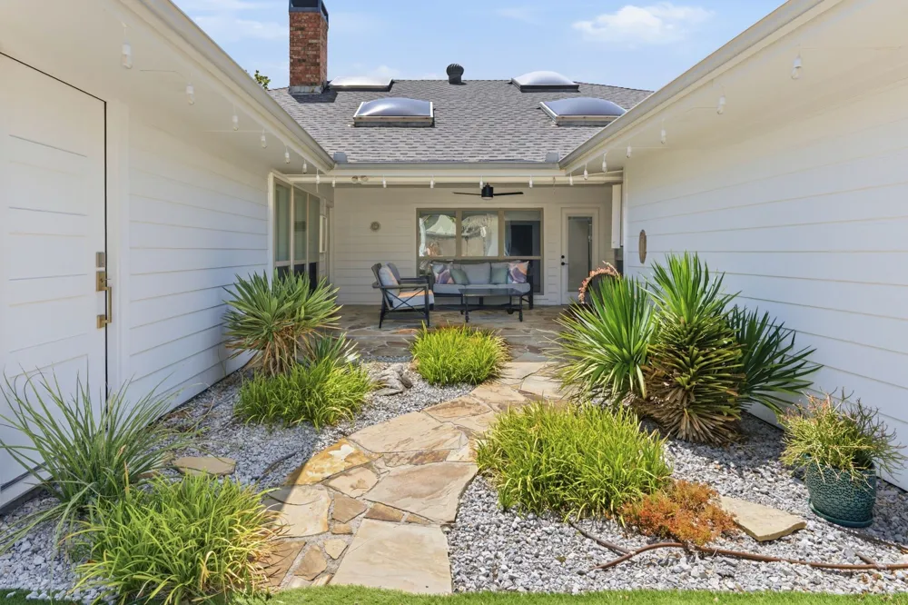 2319 Castle Rock Road Carrollton, TX 75007