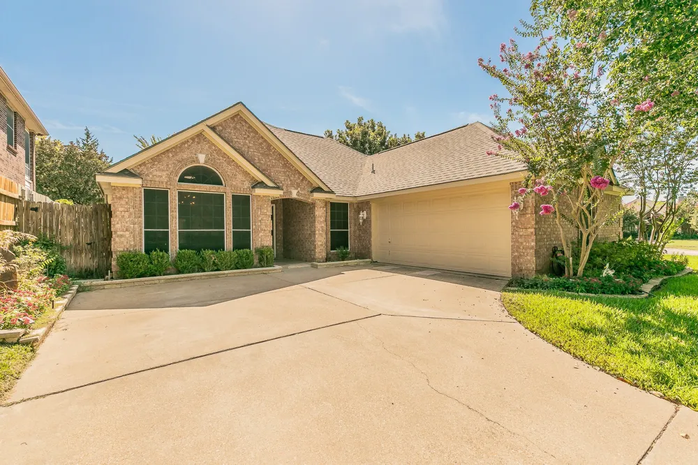 5544 Greenview Court North Richland Hills, TX 76148