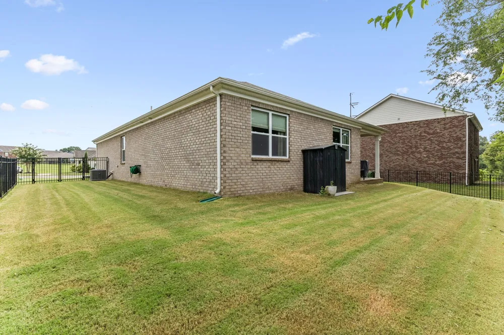 1230 Sylvan Park Dr Spring Hill, TN 37174