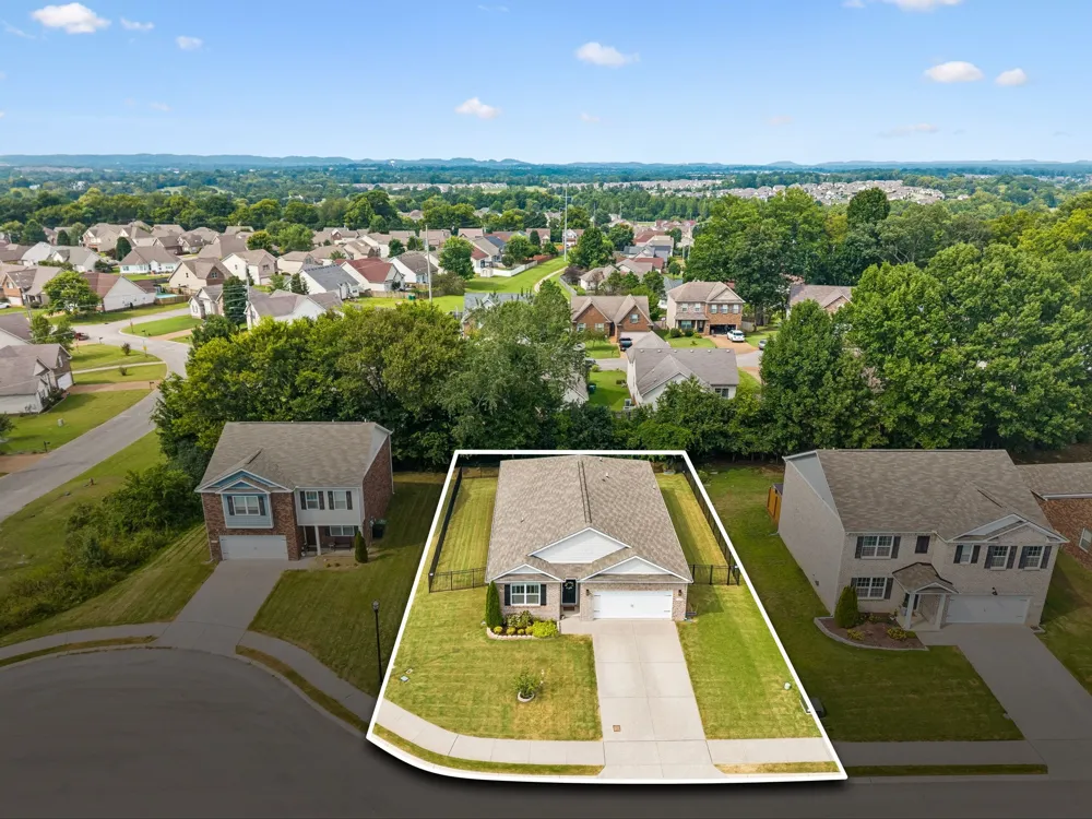 1230 Sylvan Park Dr Spring Hill, TN 37174