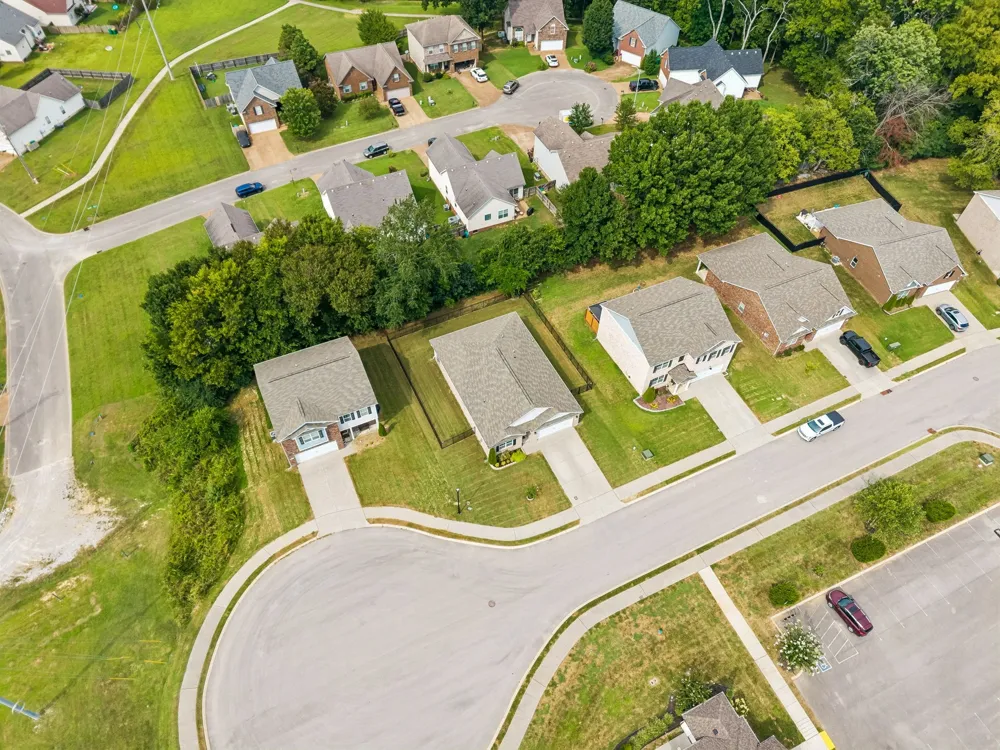 1230 Sylvan Park Dr Spring Hill, TN 37174