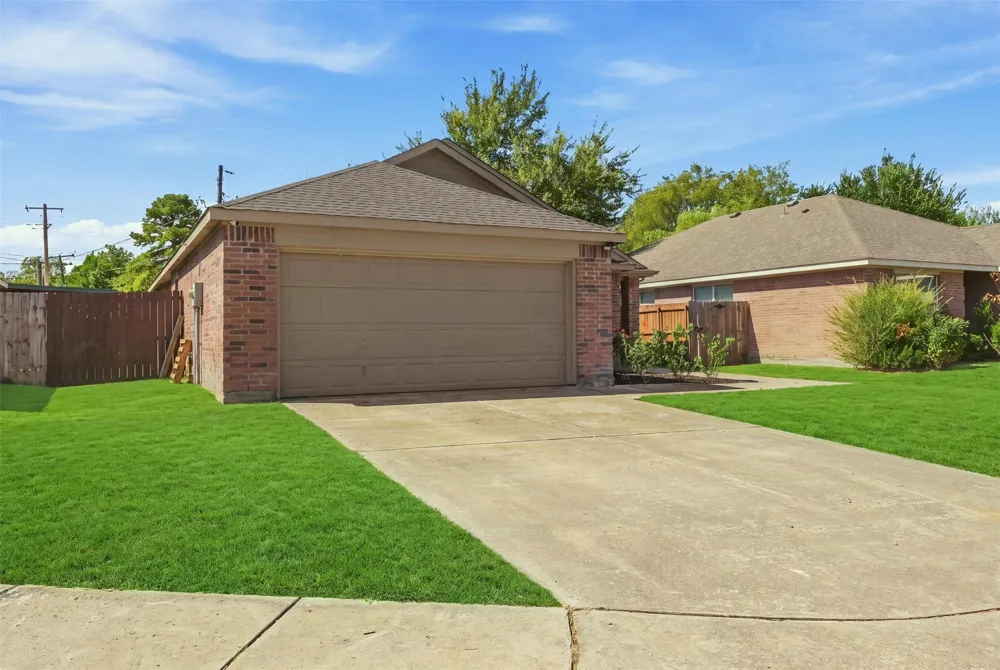 8570 Bearden Lane Dallas, TX 75227