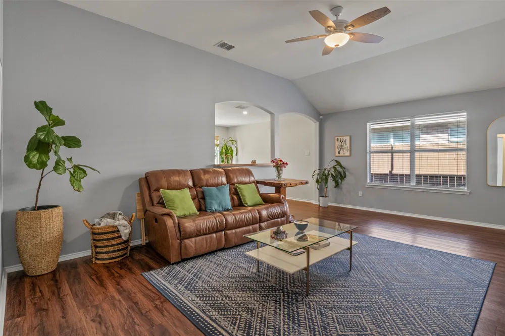 8570 Bearden Lane Dallas, TX 75227
