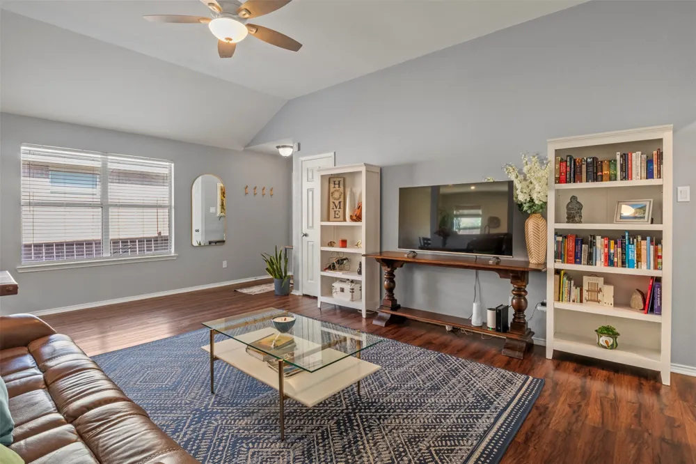 8570 Bearden Lane Dallas, TX 75227