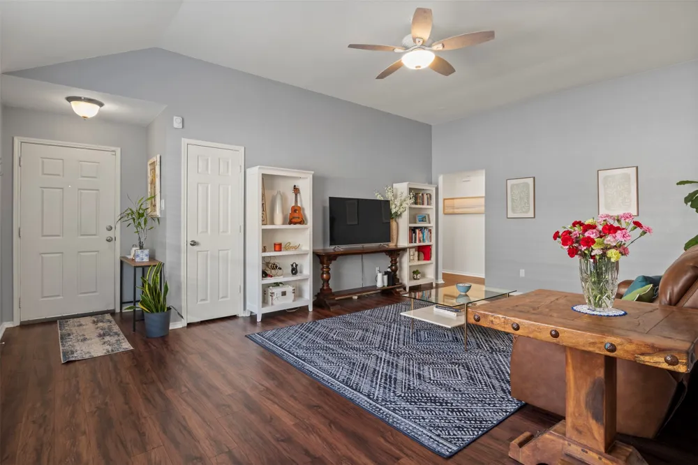 8570 Bearden Lane Dallas, TX 75227